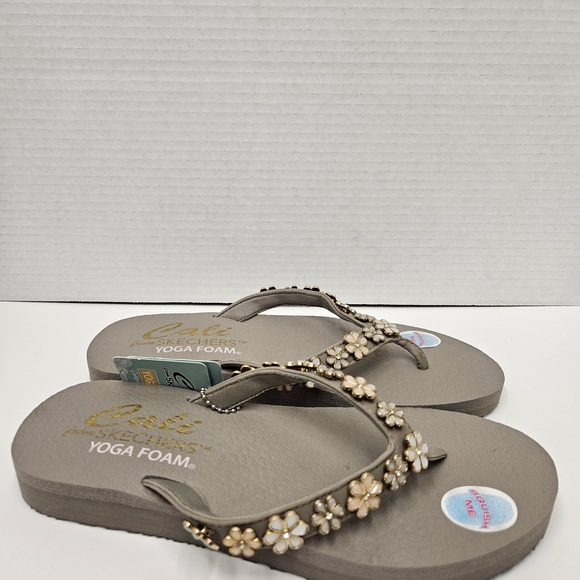 Skechers Women's Floral Tan Sandals - Picture 1 of 8
